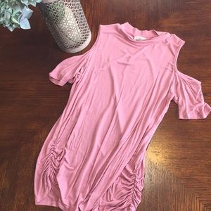🥳NWOT Cut out sleeve blouse